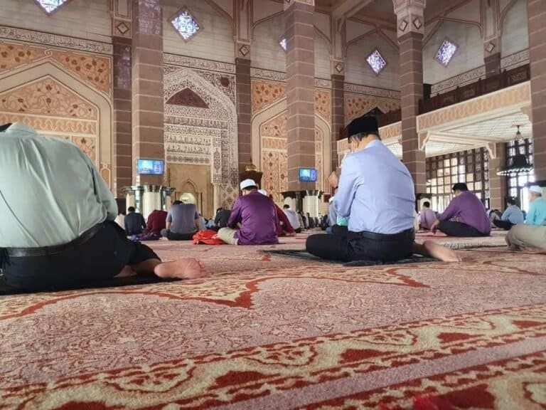 5 Amalan Antara Azan dan Iqamah, Waktu Yang Diberkati.